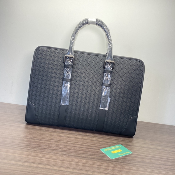 ボッテガヴェネタバッグ側面デザイン